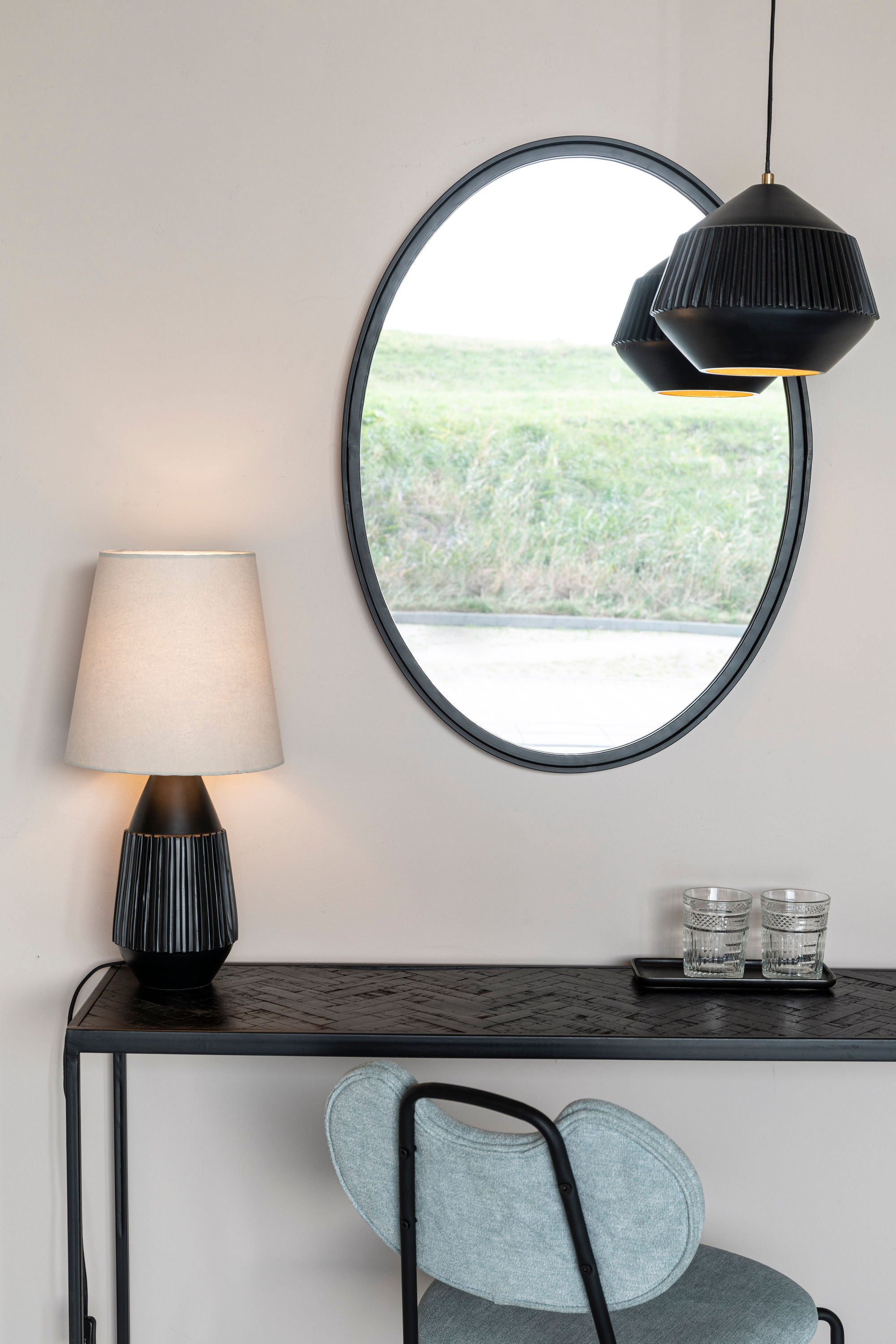 Aysa Black Aluminum Table Lamp